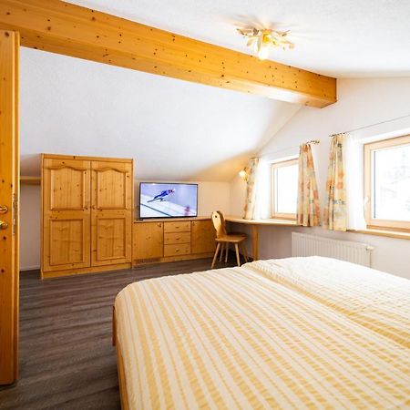 Haus Rosmarie Apartment Sankt Anton am Arlberg Bagian luar foto
