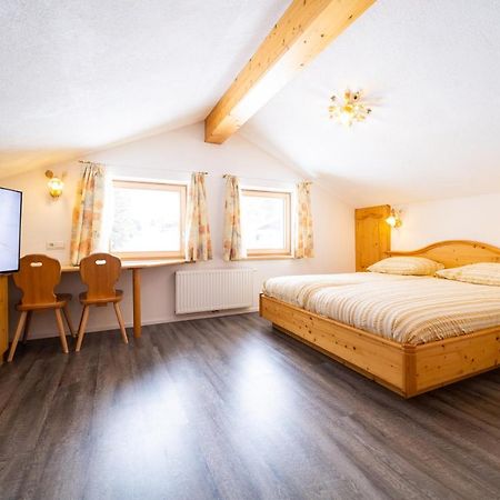 Haus Rosmarie Apartment Sankt Anton am Arlberg Bagian luar foto