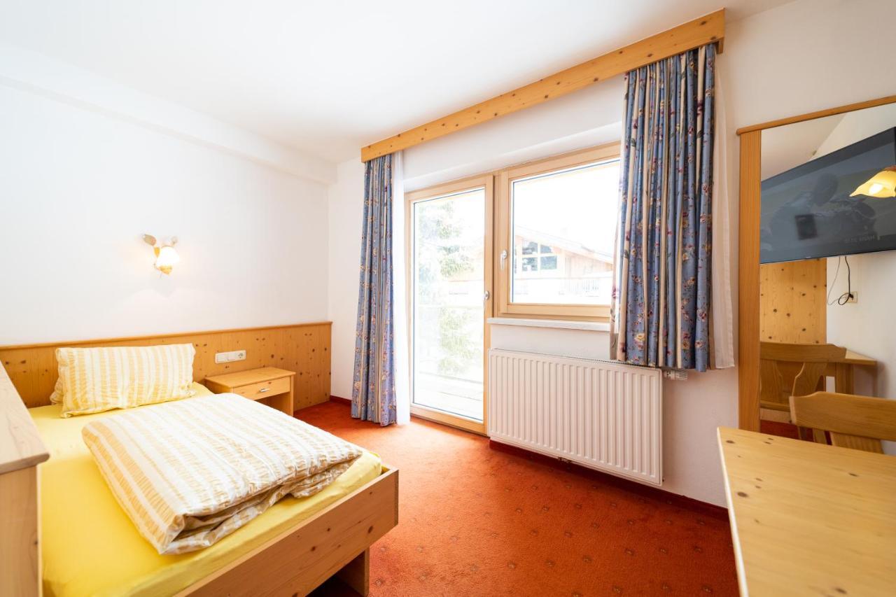 Haus Rosmarie Apartment Sankt Anton am Arlberg Bagian luar foto