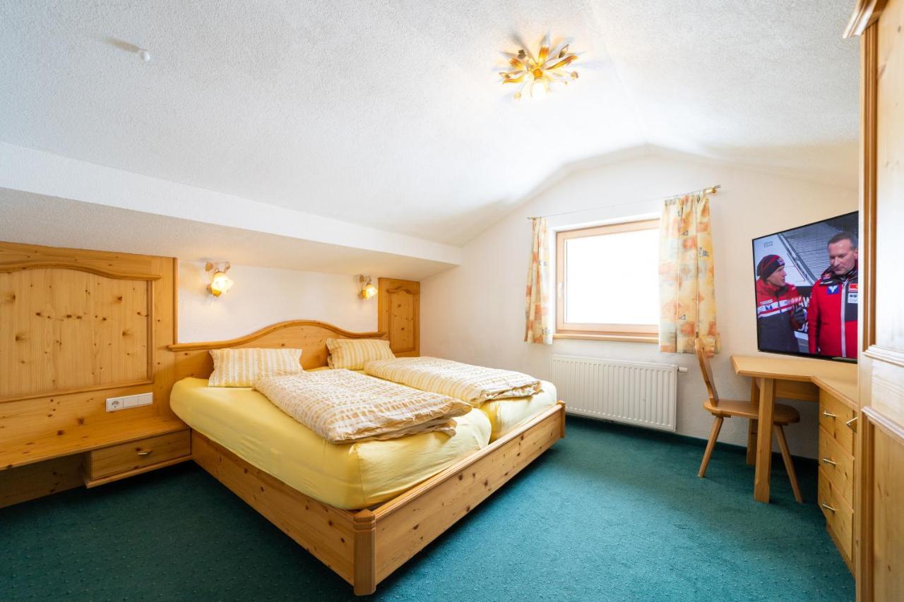 Haus Rosmarie Apartment Sankt Anton am Arlberg Bagian luar foto