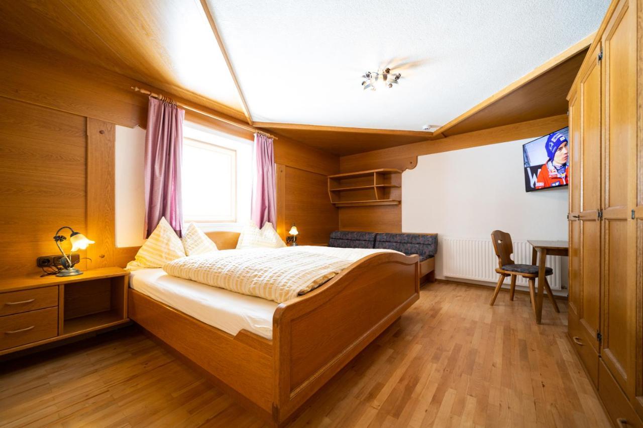 Haus Rosmarie Apartment Sankt Anton am Arlberg Bagian luar foto
