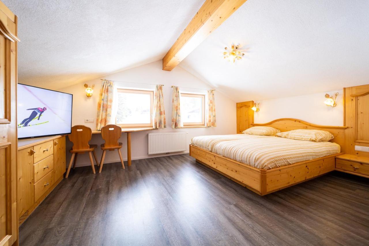 Haus Rosmarie Apartment Sankt Anton am Arlberg Bagian luar foto