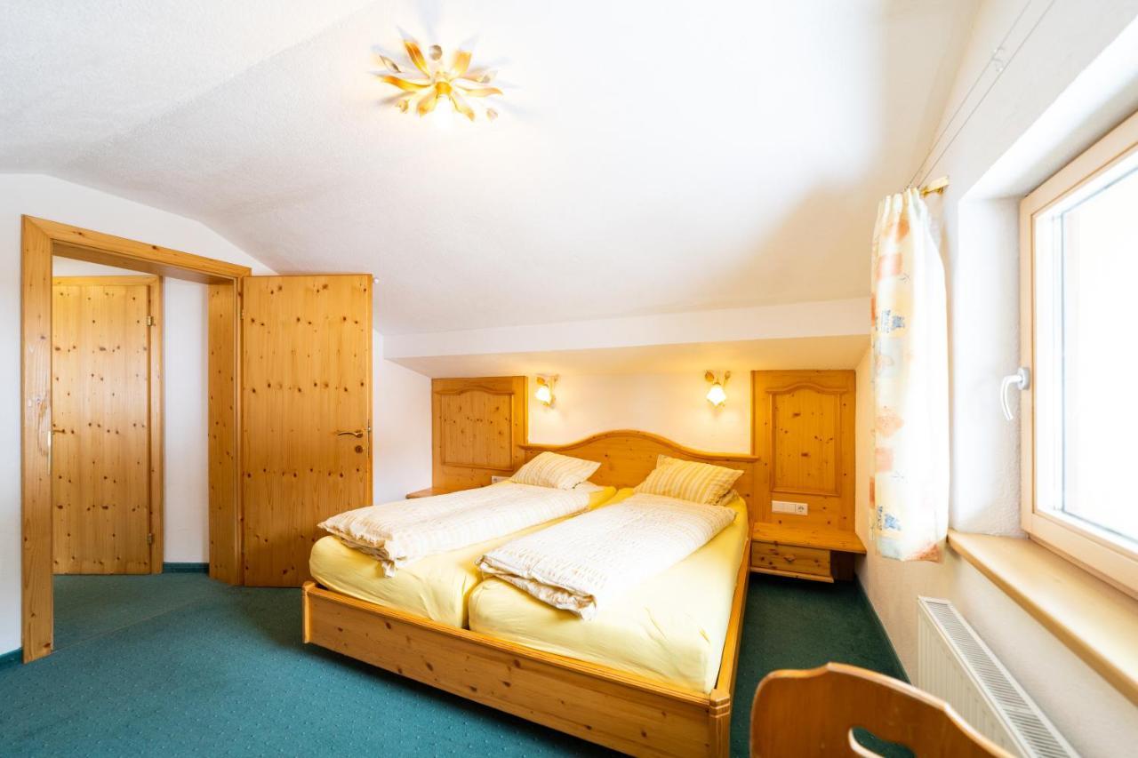 Haus Rosmarie Apartment Sankt Anton am Arlberg Bagian luar foto