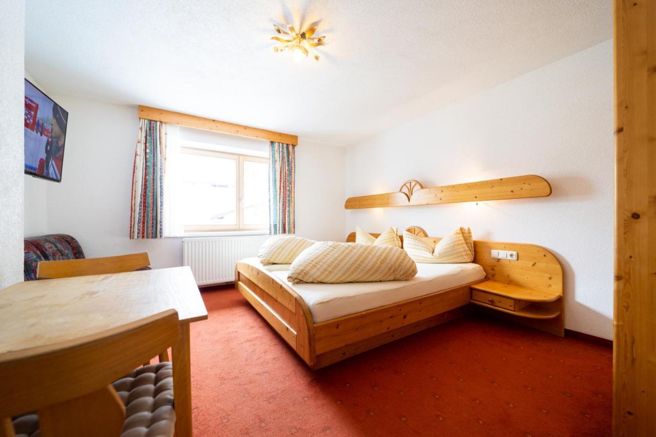 Haus Rosmarie Apartment Sankt Anton am Arlberg Bagian luar foto