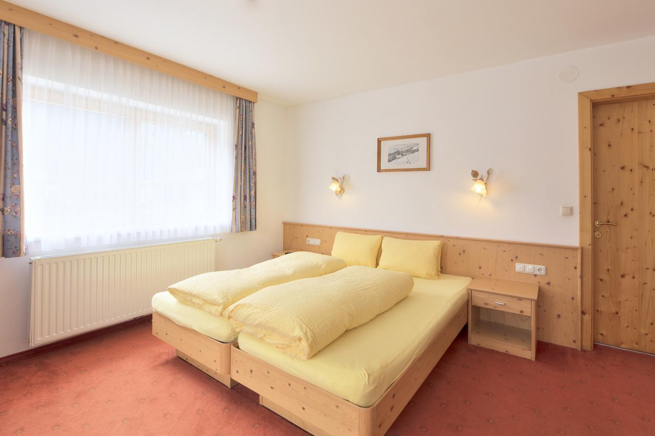 Haus Rosmarie Apartment Sankt Anton am Arlberg Bagian luar foto